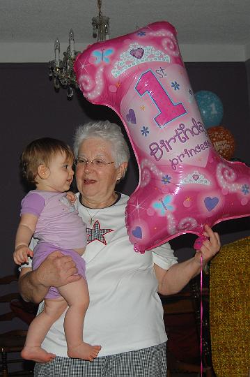 DSC_2141.JPG - Look at me and Grandma with my Balloon.